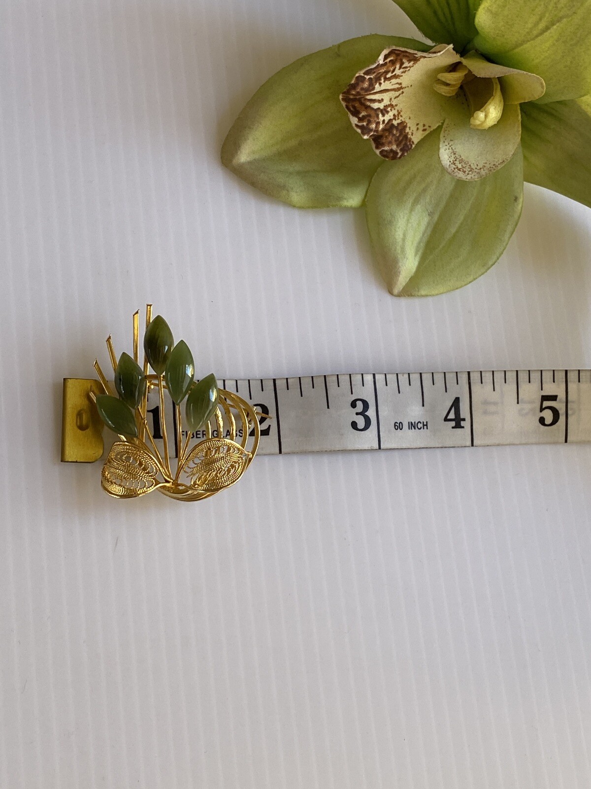 VINTAGE Jade Filigree Brooch Pin Gold Tone Bouquet China Gem Corporation Taiwan