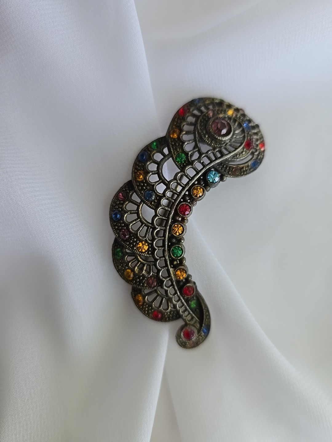 1930s Little Nemo Leaf Brooch LN 25 Multicolor Rhinestones Pot Metal Pin 3.5″