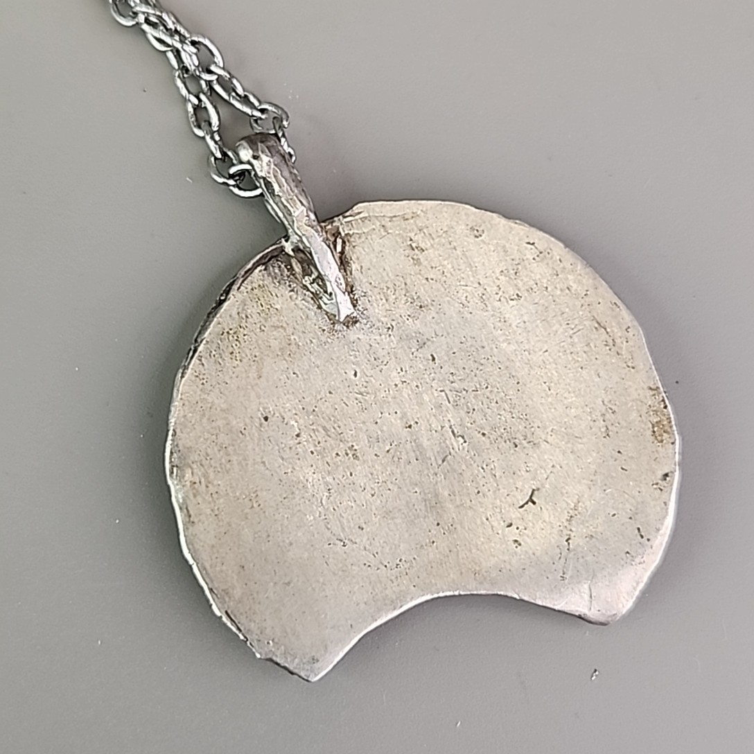 Vintage Lady Profile Necklace Repousse Silver Tone 23.5″