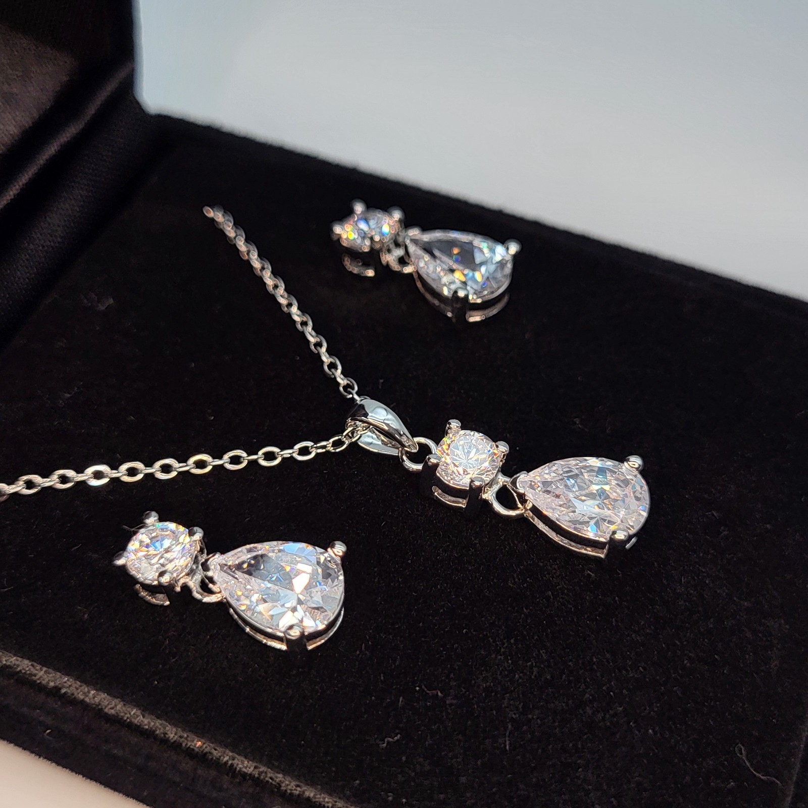 Lovely vintage necklace earrings silver plated teardrop pear stones bridal gift