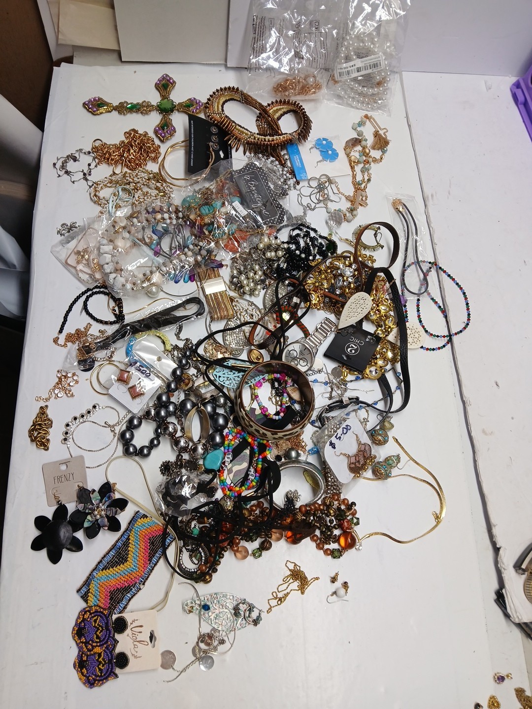 Huge lot Of Jewelry Watches Pearls & More Some new And Used unsearched 4.6lbs