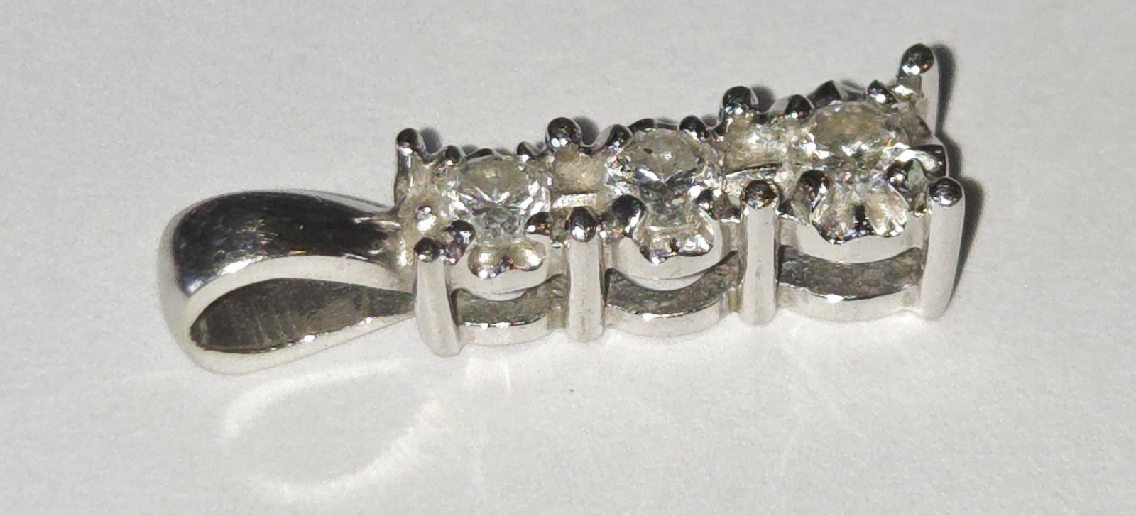 Solid 14K White Gold Round Brilliant Diamond Estate Drop Pendant