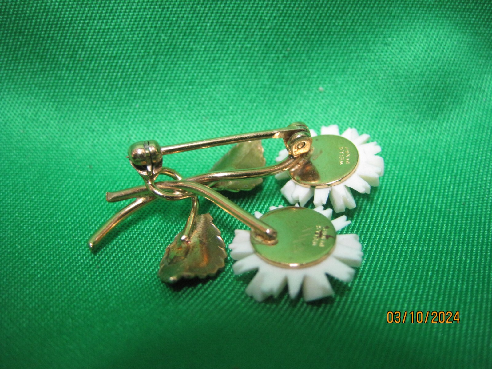 White flower brooch 14K Gold filled metal alloy carved bone Wells 1.25″ !!!