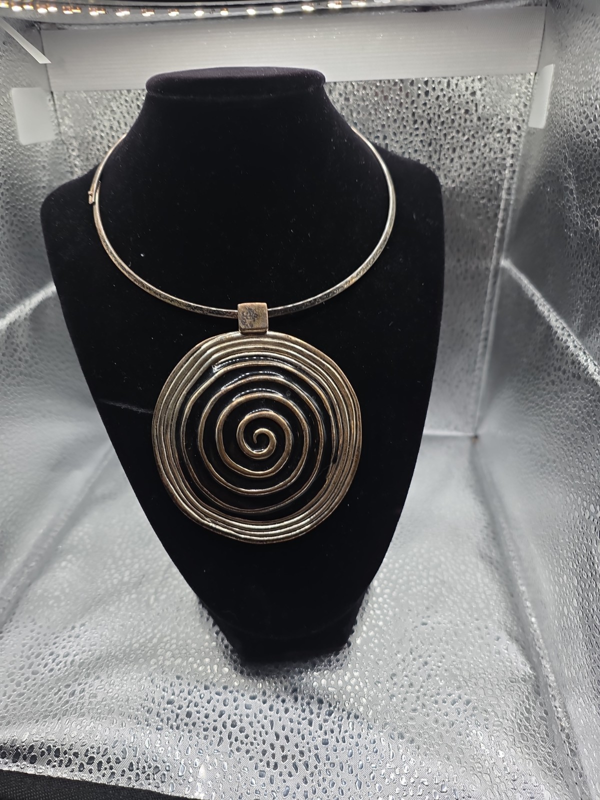Vintage silver-Tone Spiral Wire Choker Necklace