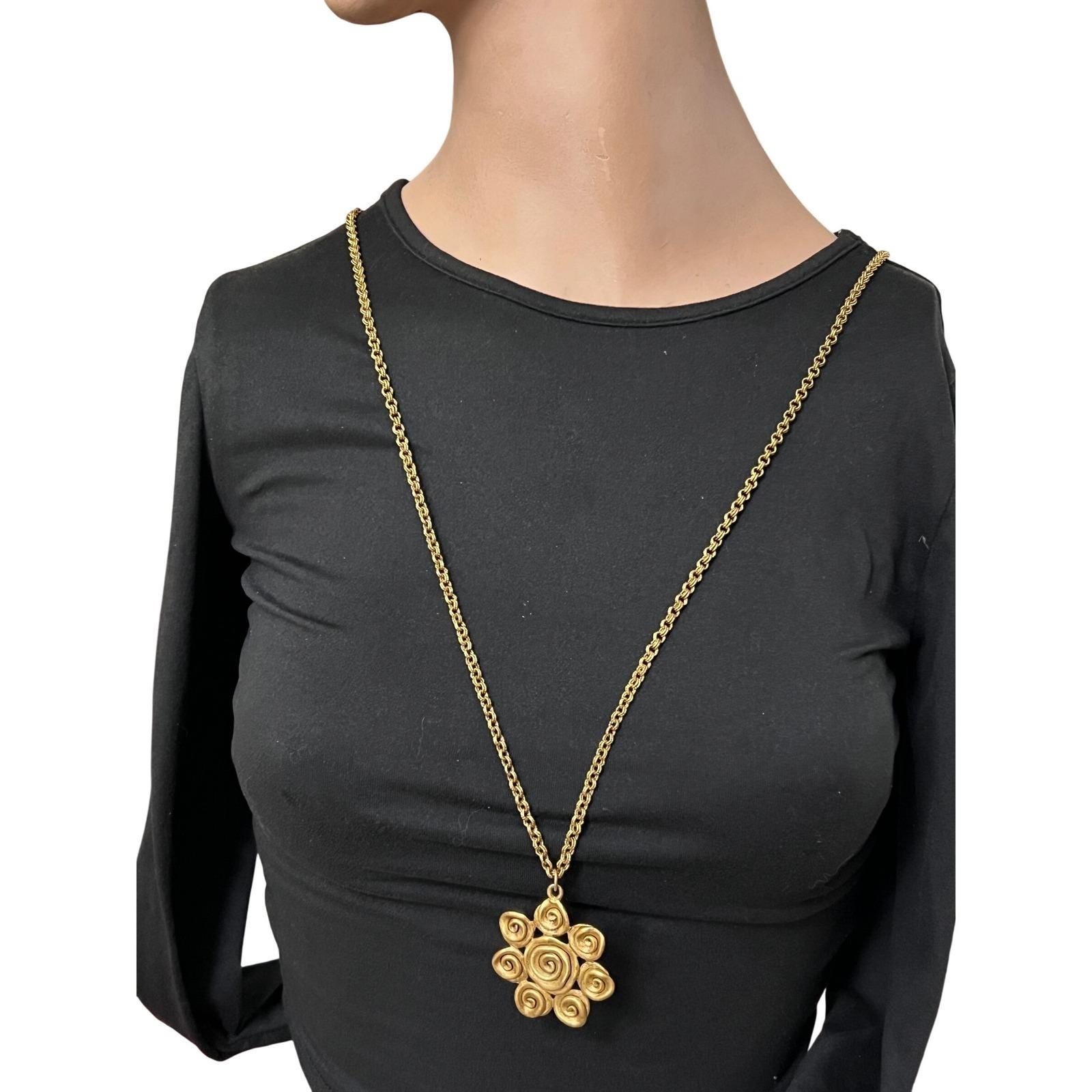 Vtg Eivind Hillestad EH Norway Gold Tone Spiral Flower Pendant Necklace 38″