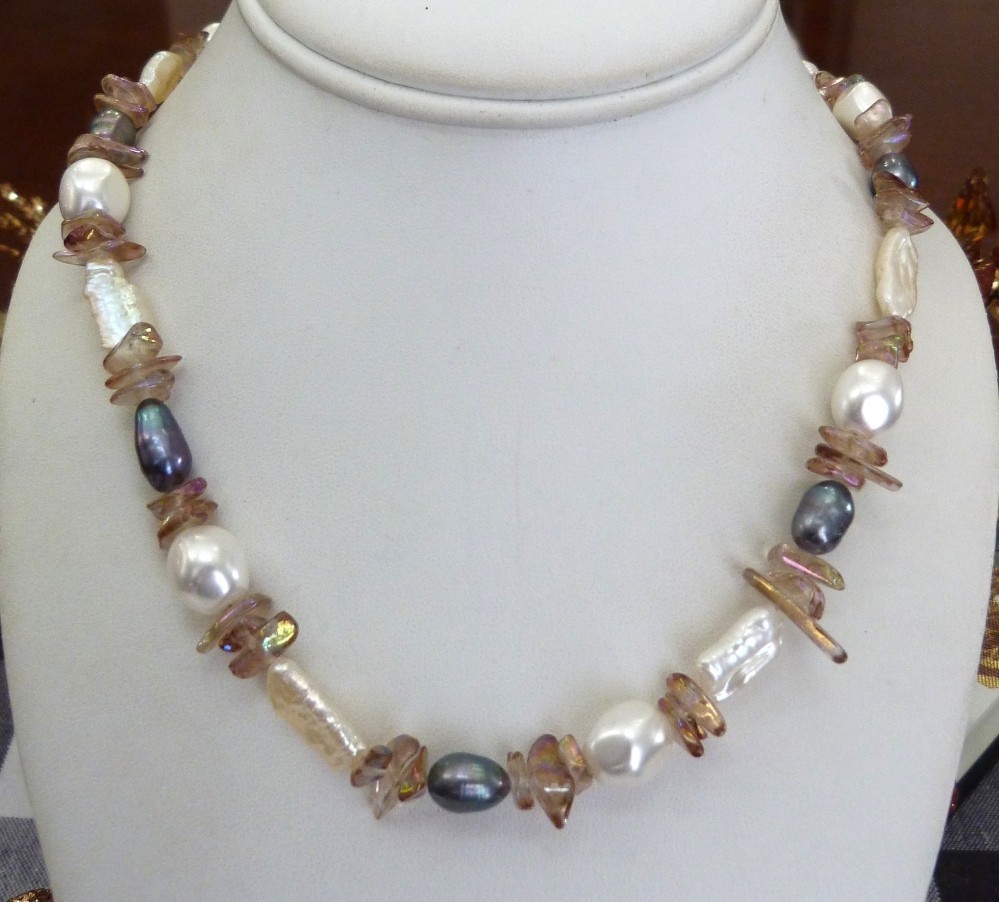 17 1/2″ LONG LUSTROUS TAHITIAN & WHITE FRESHWATER PEARL STERLING SILVER NECKLACE