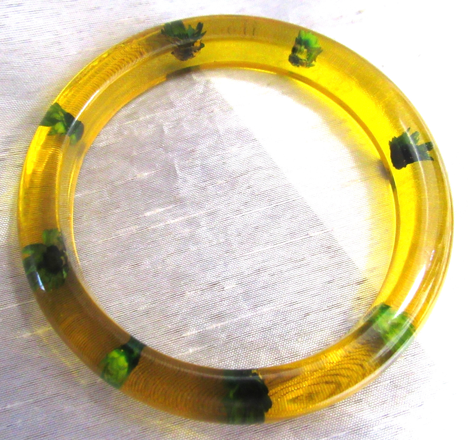 Vintage Applejuice Tone Celluloid & Spinach Bangle Bracelet 8″