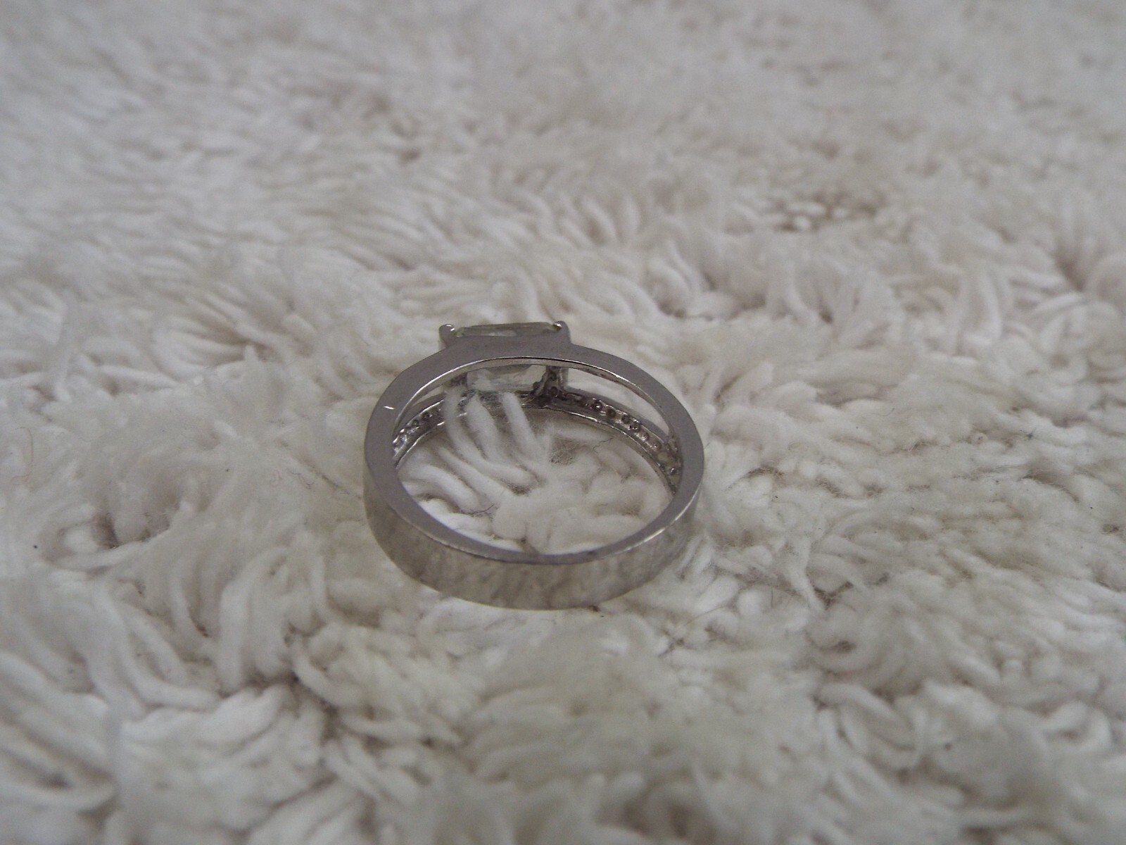 Silvertone Rhinestone Ring ~ Size 5.5 (F37)