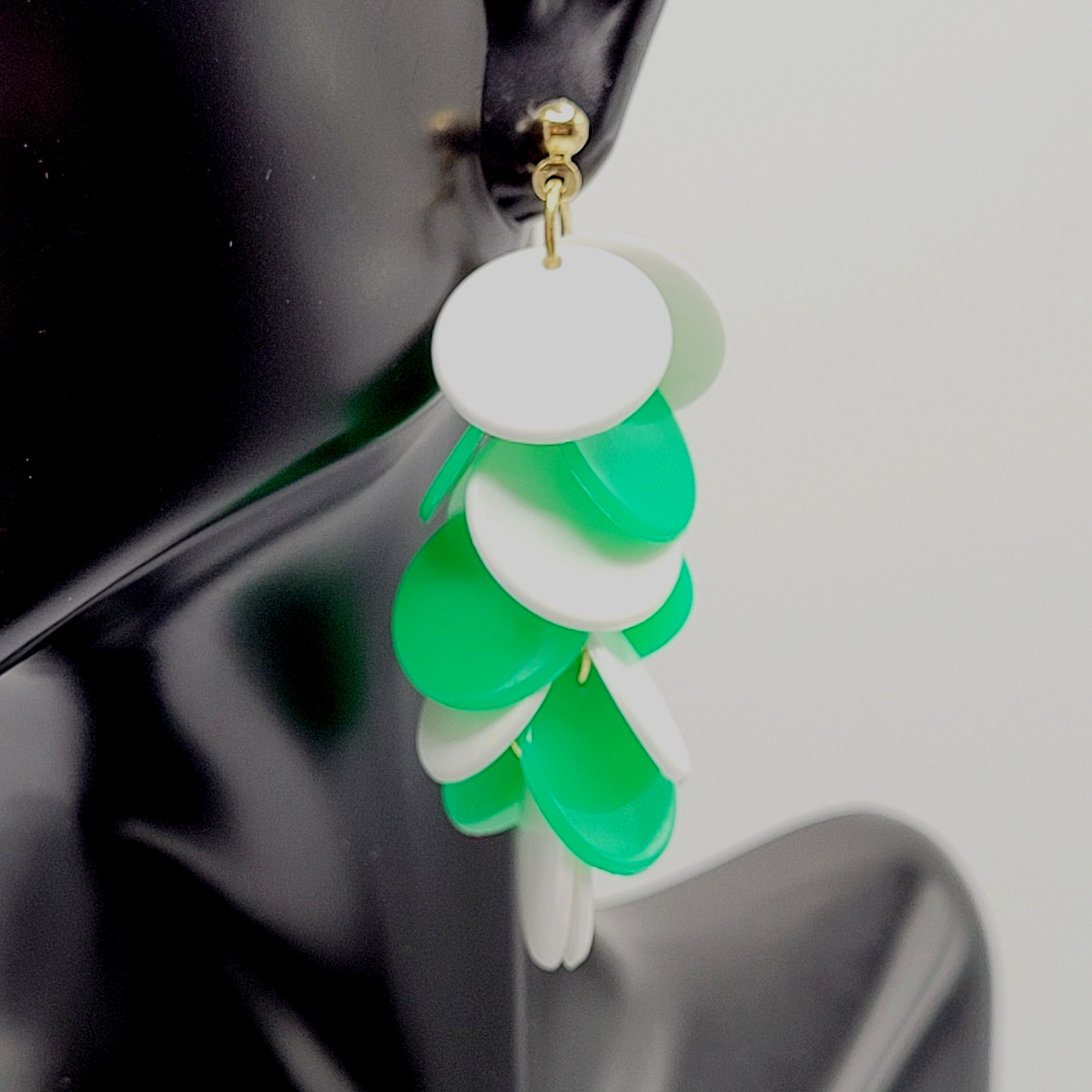 Green and White Multiple Plastic Disc Wiggly Dangle Vintage 80s Pierced Earrings