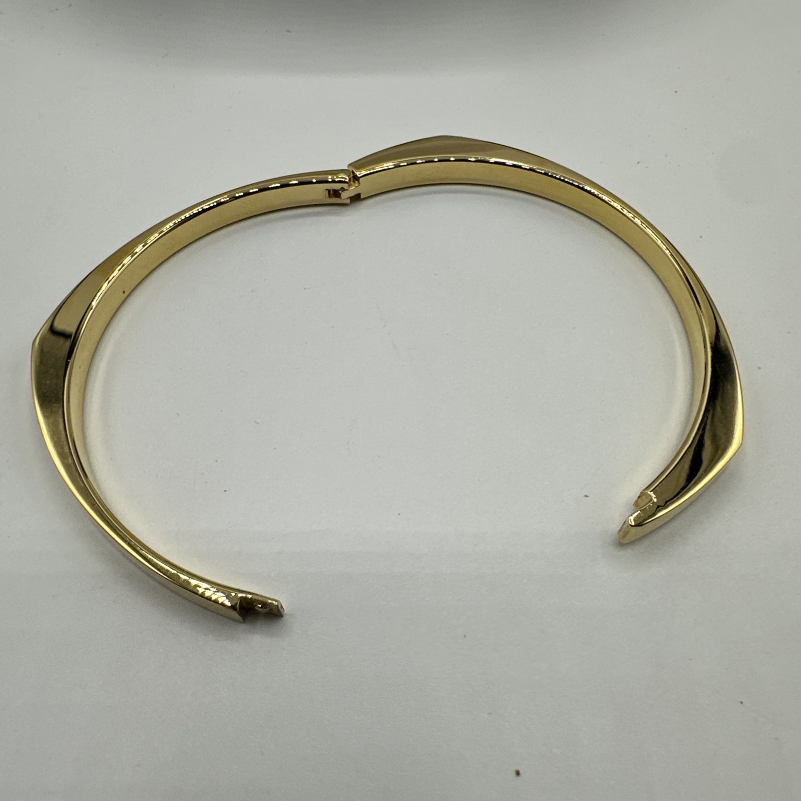 NWB Vintage GIOVANNI geometric gold toned bracelet. See pics.