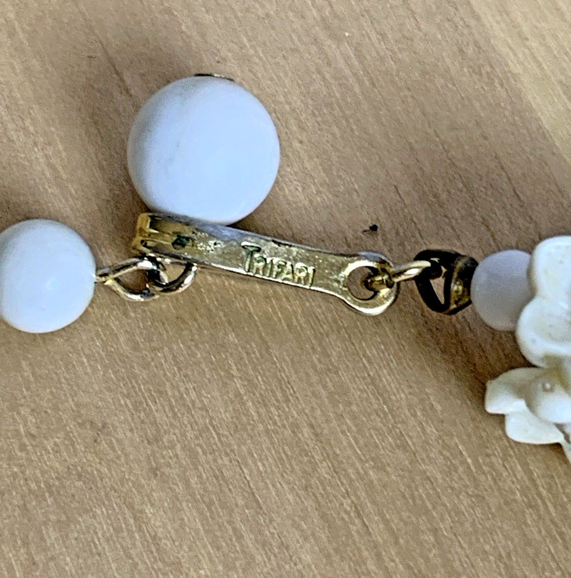 Vintage Trifari White Plastic Flower Necklace Floral Lei Choker Mid Century