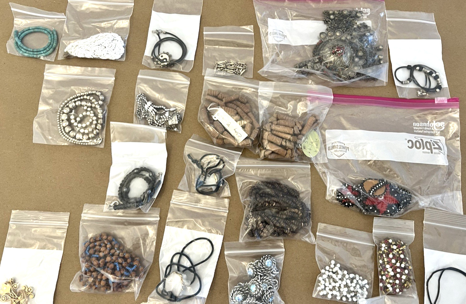 30lb LOT Vintage Jewelry Necklace Brooch Pendant Earrings Bracelet Costume Watch