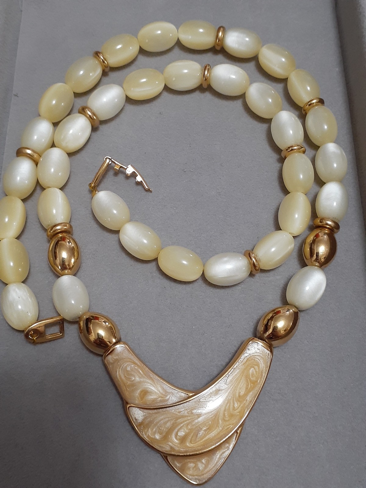 Napier champagne moonglow lucite bead necklace w/Chevron enamel pendant 24″