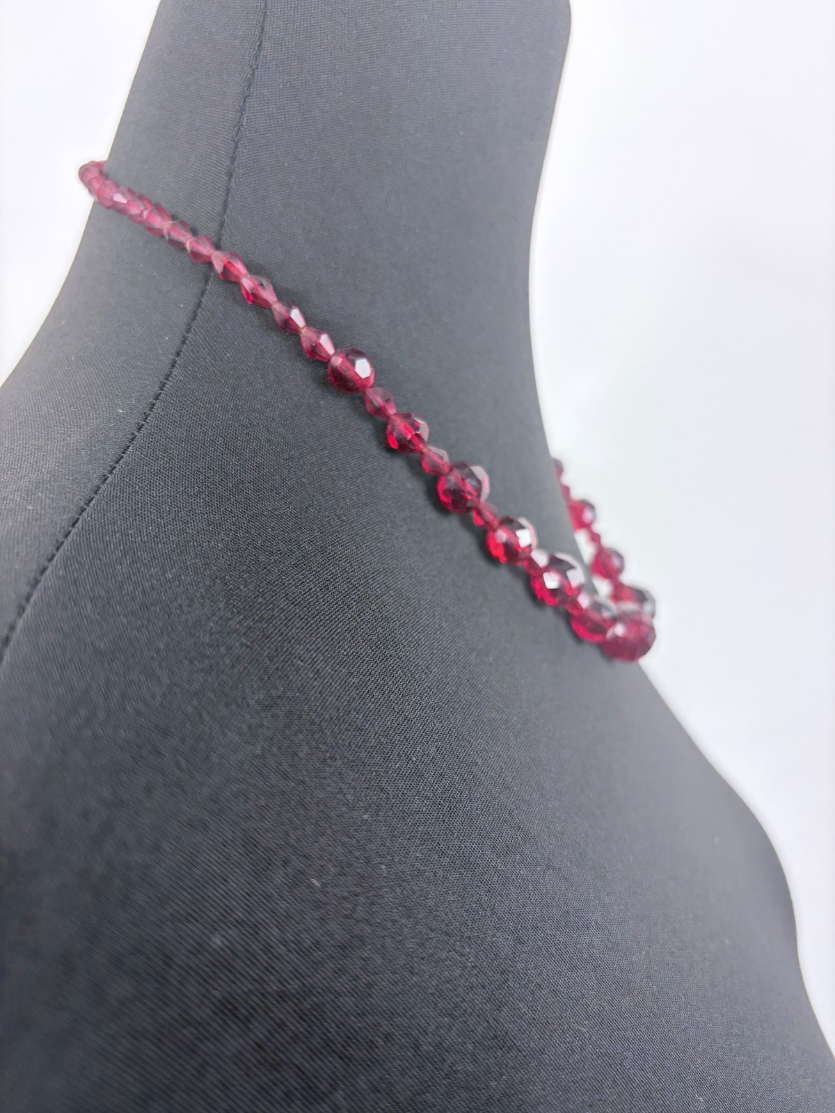 Vintage Faceted Bright Red & Clear Glass Graduated Bead Necklace 18″