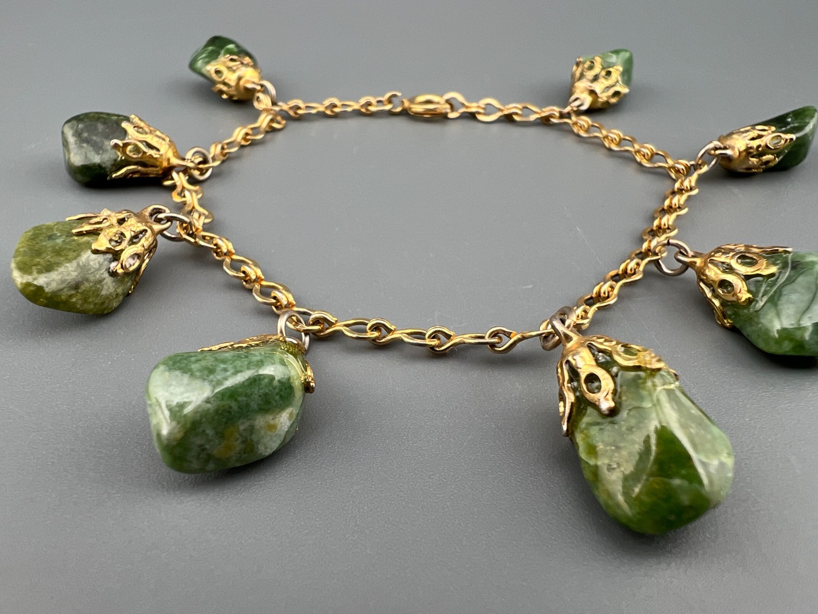 Vintage Charm Bracelet Green Gemstone Gold Tone Serpentine 7″ Fancy Link Boho