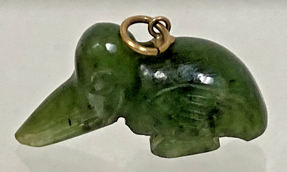 Vintage Carved Jade Jadeite Figural Kiwi Bird Pendant Charm 1 1/8″ Long