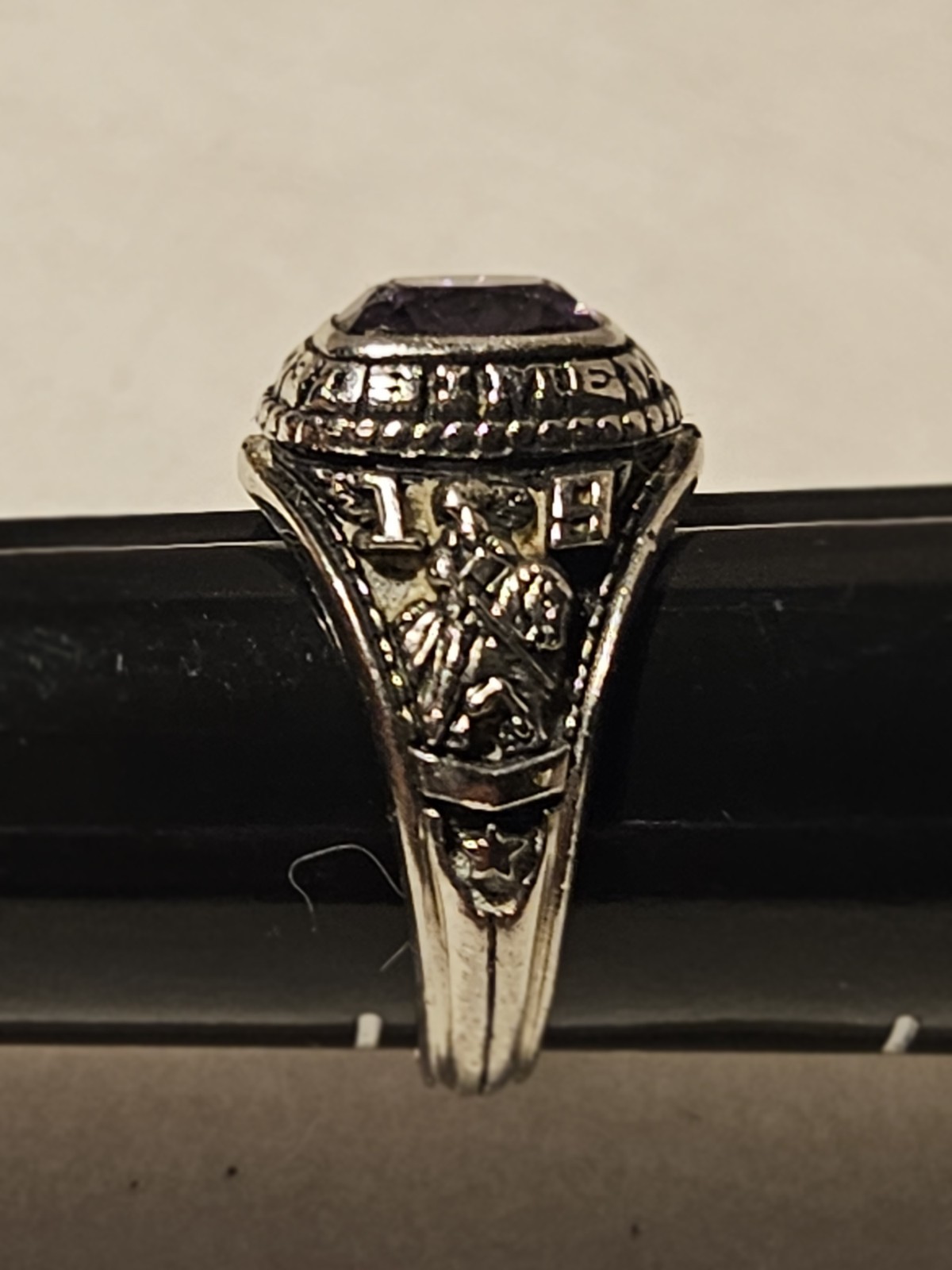 VINTAGE LADIES CLASS RING, SZ. 6.25, JOSTENS LTM, SILVERTONE, PURPLE STONE, 1984