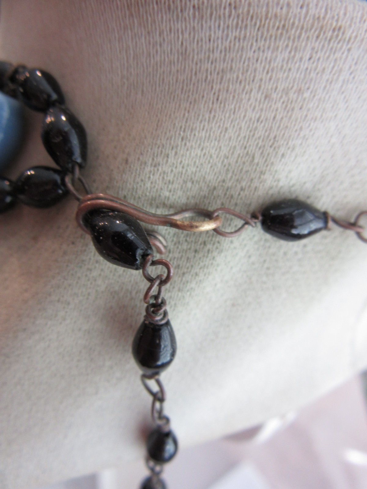 Boho style wired glass beads choker necklace in blue, black and green colors