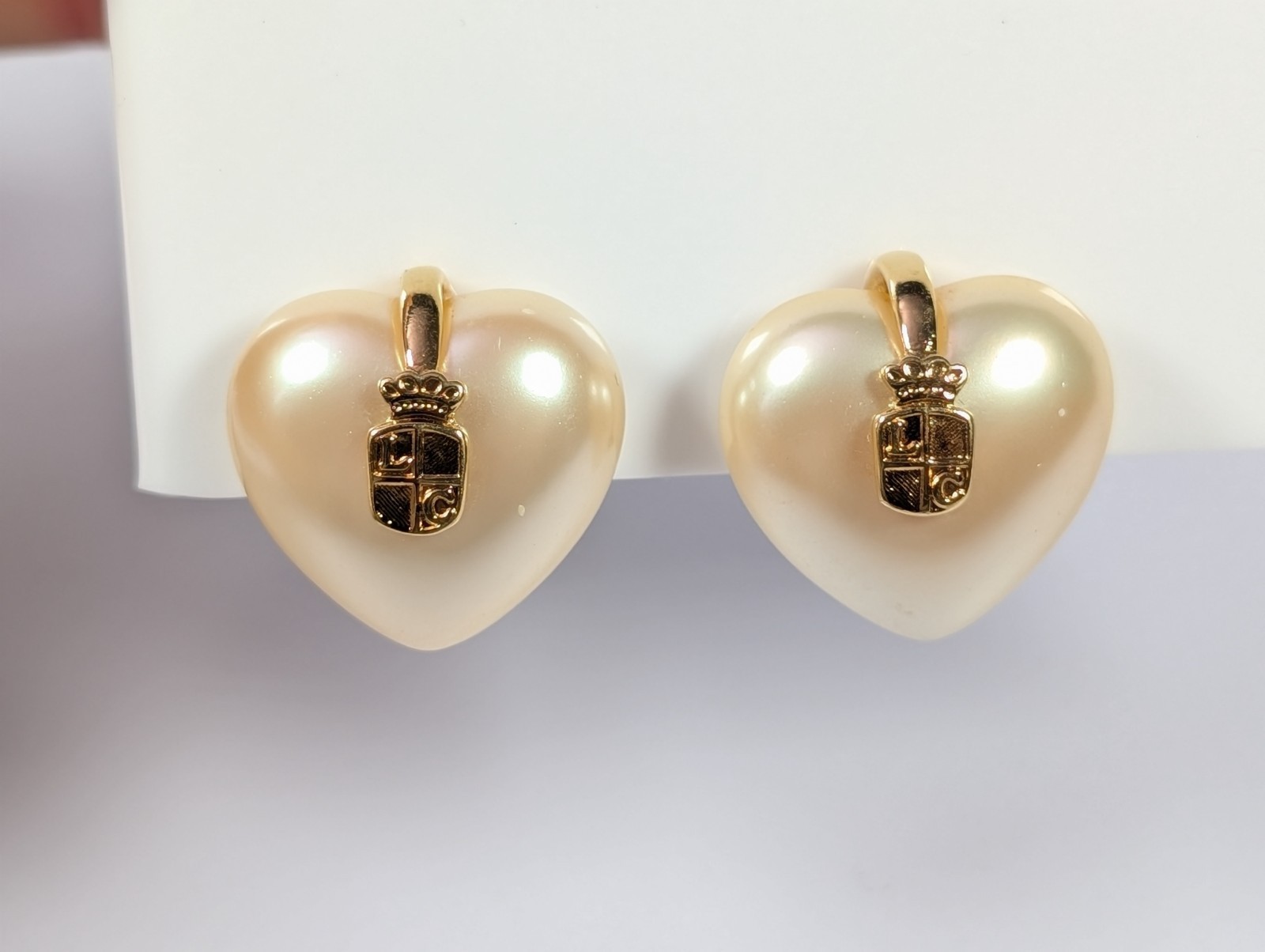 Vtg LC Liz Claiborne Shield Crest Puffy Heart Earrings Clip-On Gold Tone Pearl