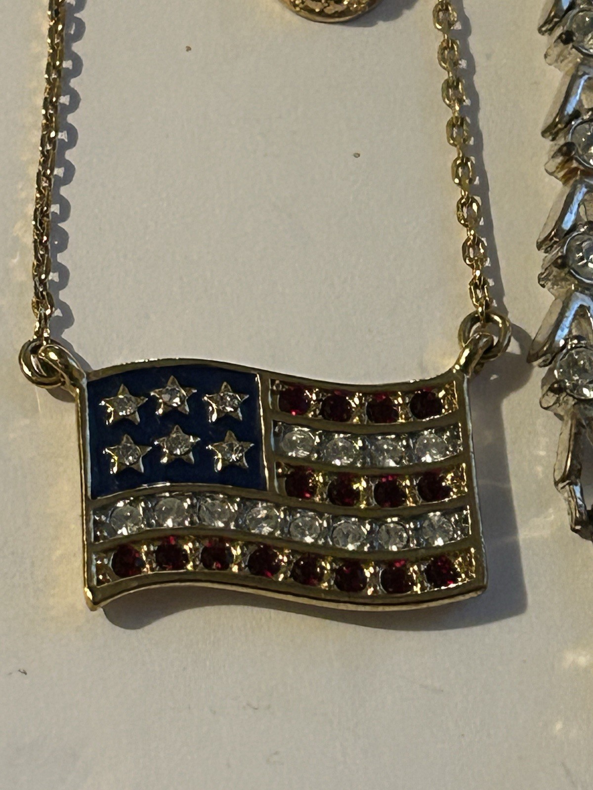 vintage 11 piece Jewelry 4 Necklace 2 Bracelet 3 Pendant 1 Brooch 1 Pin