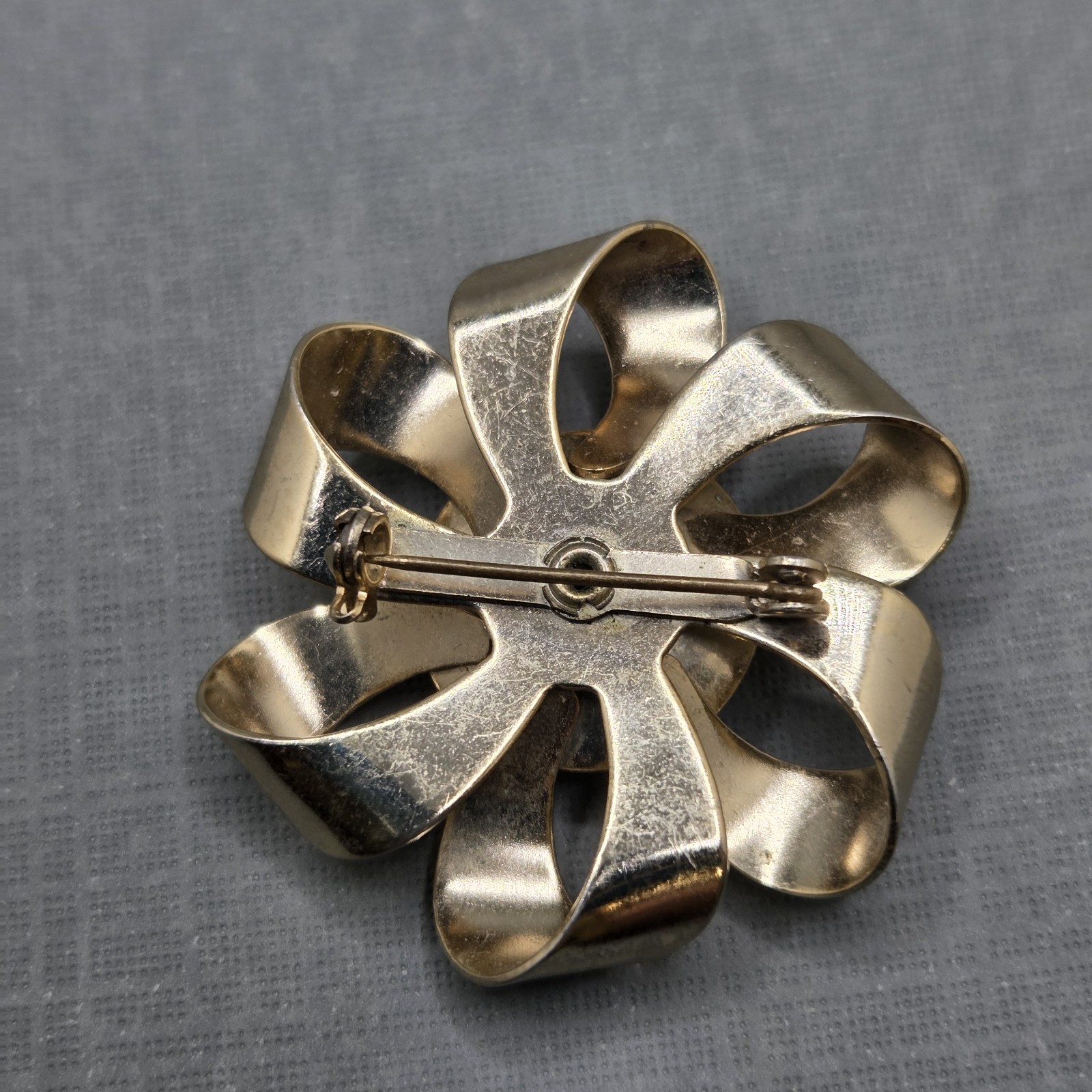 Vintage Unsigned Cameo Brooch Rhinestone Goldtone Flower Ribbon
