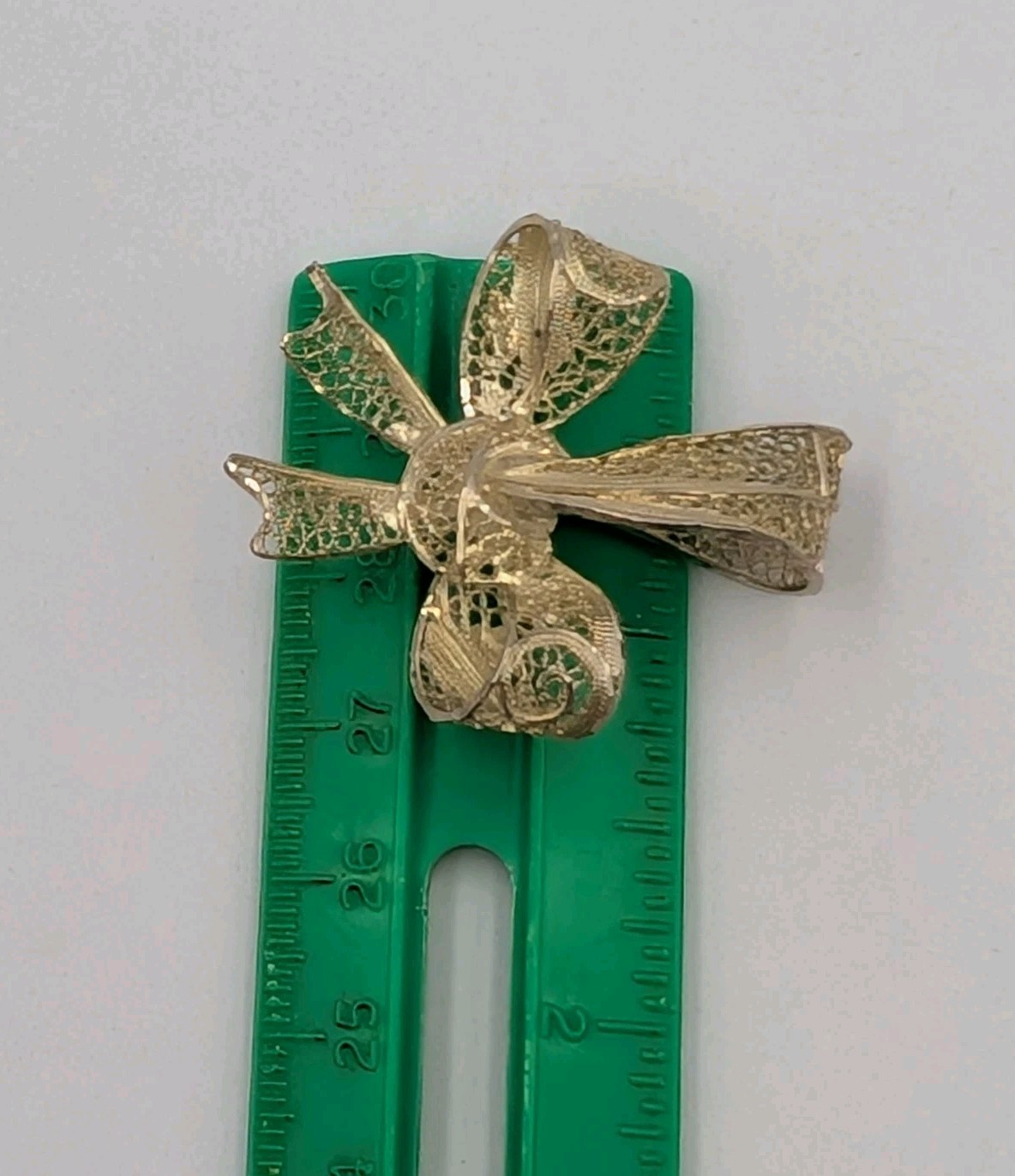 Signed Vintage 835 Silver Filigree Bow Ribbon Diamond Cut Edges Pin Brooch 5.7g