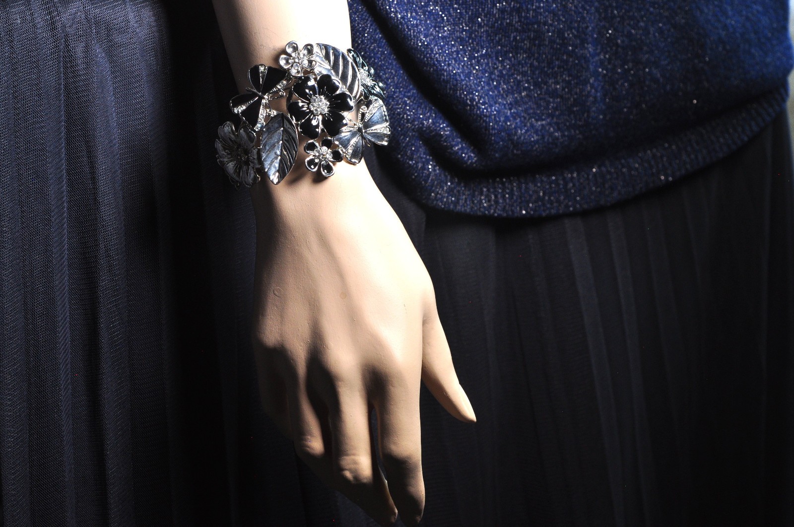 Vtg. Black Rhinestone Flower Statment necklace & Clamper Bracelet Silvertone Fab