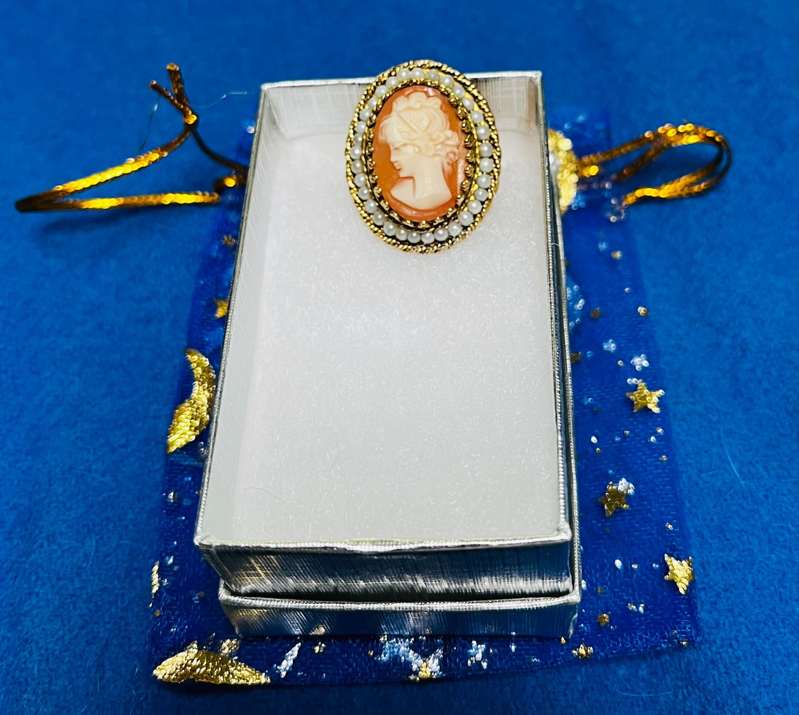 Vintage Mid Century Shell Cameo Ring Seed Pearl Halo 14 kt Gold Size 6