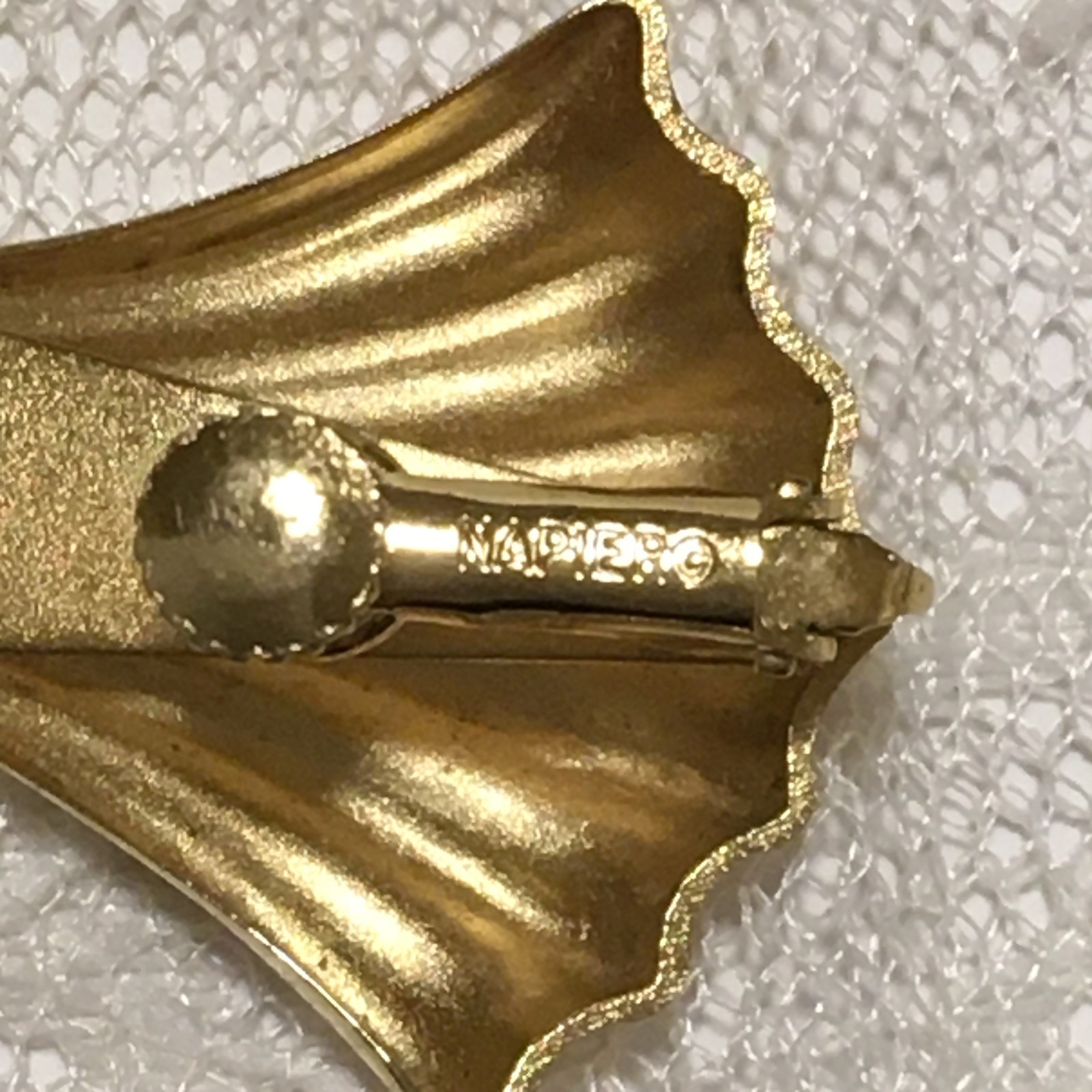 Vintage Napier Shell Shape Screw Back Earrings Nautical Coastal Jewelry