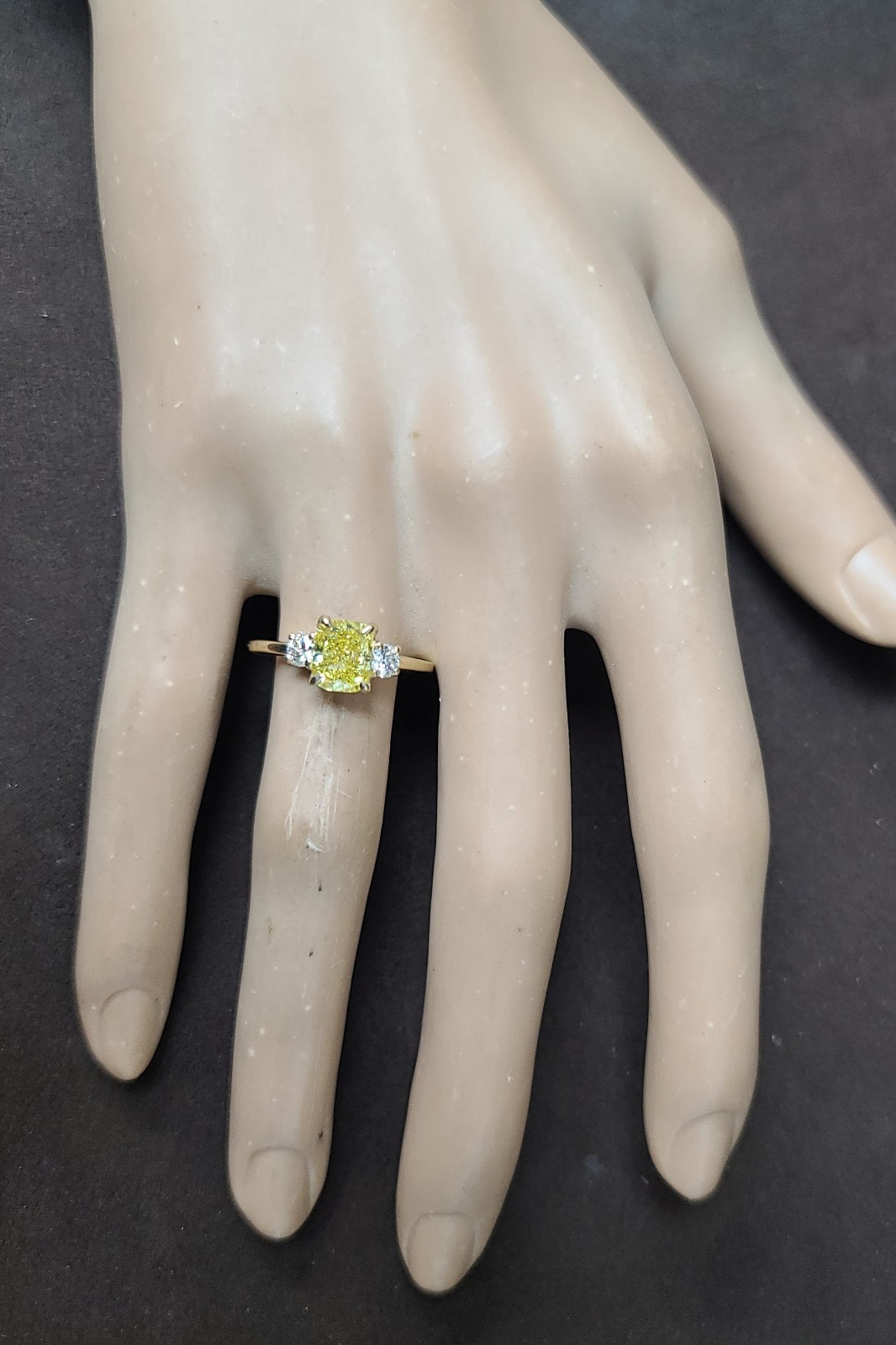 14k Yellow Gold Ring 1.81CT.Natural Fancy Vivid Yellow Diamond Cushion GIA CERT