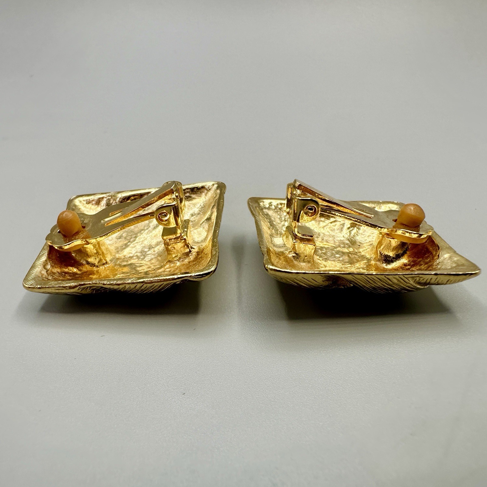 Vintage Hummingbird In Flight Brooch Pin Gold Tone Clear Rhinestones Red Eye 3D