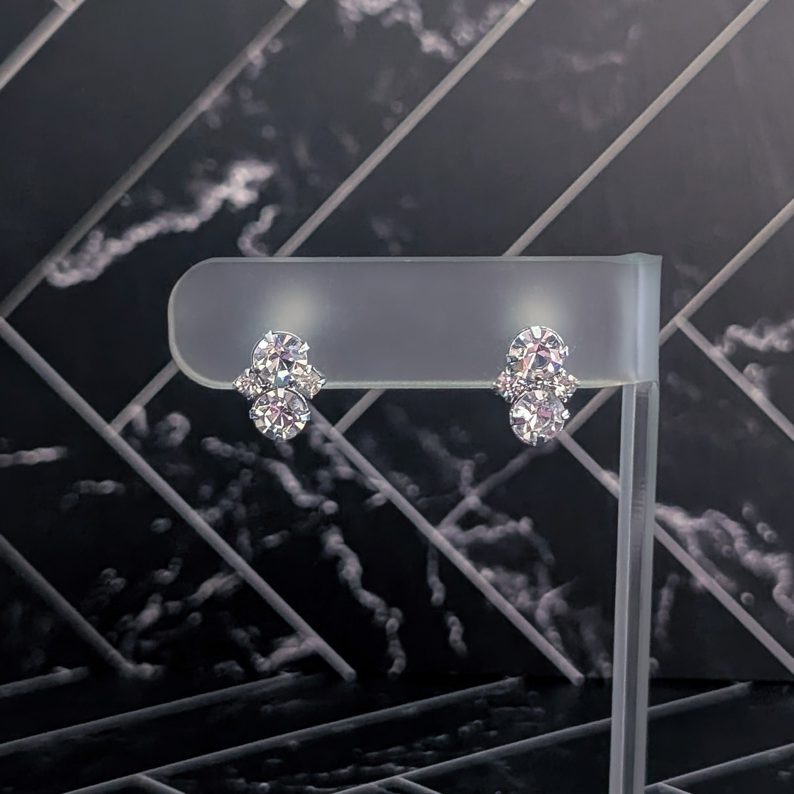 Vintage Screw Back Earrings Clear Gems Stylish & Elegant 0.5″