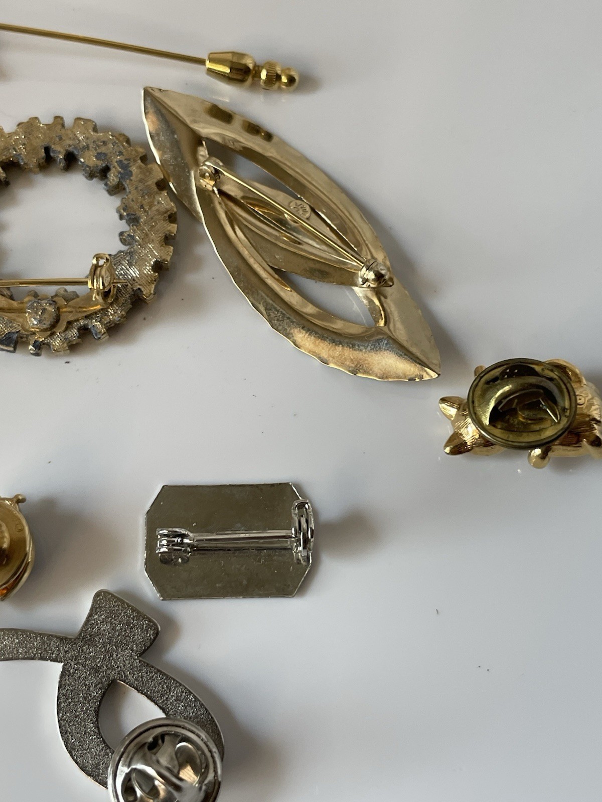 Lots Of Brooches/ Pins See Pictures Details/ Wear