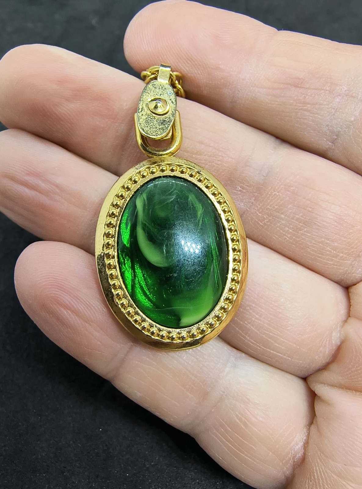 Vintage metal and Green Stone Necklace Choker Nice clasp Costume Jewelry