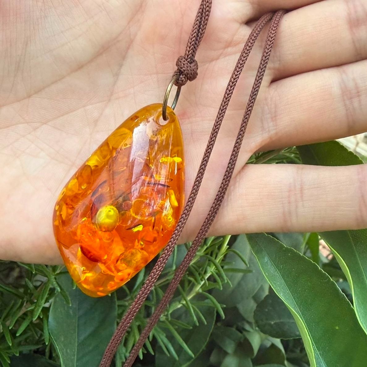 Vintage Style Amber Color Pendant Necklace Adjustable Cord 15g Jewelry