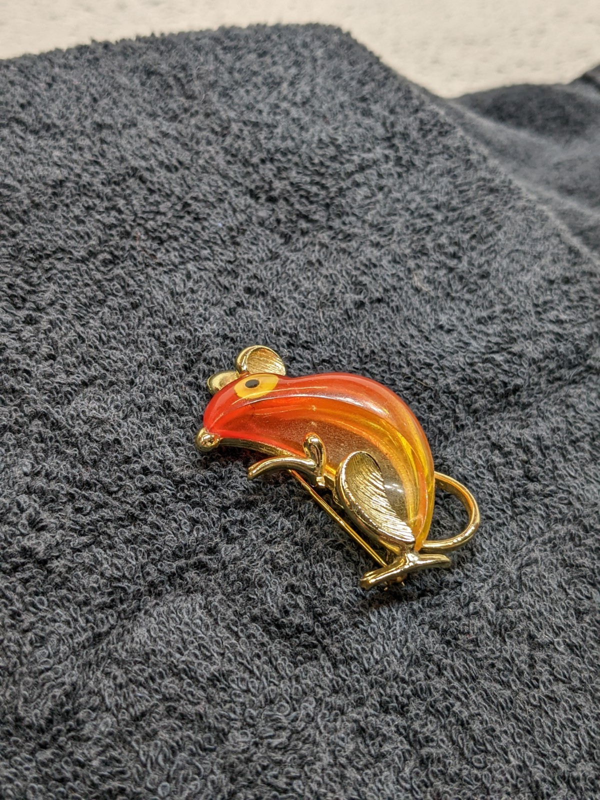 Vintage Mouse Brooch Mid Century Lucite Acrylic Figural Gold Tone Novelty Pin