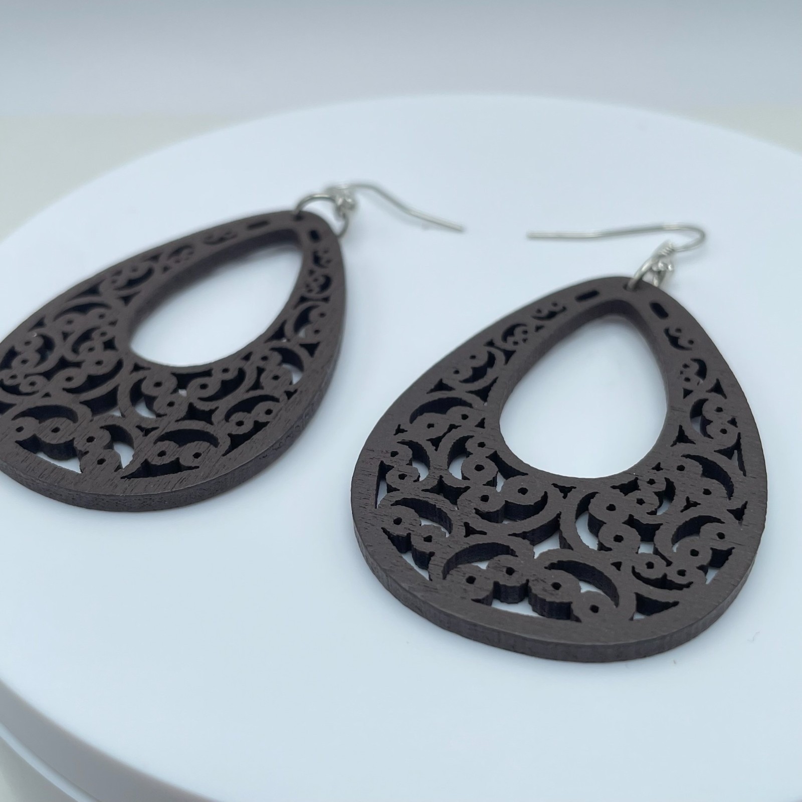 Vintage 90s Brown Wood Filigree Teardrop Dangle Earrings Boho Hippie Fashion Y2K