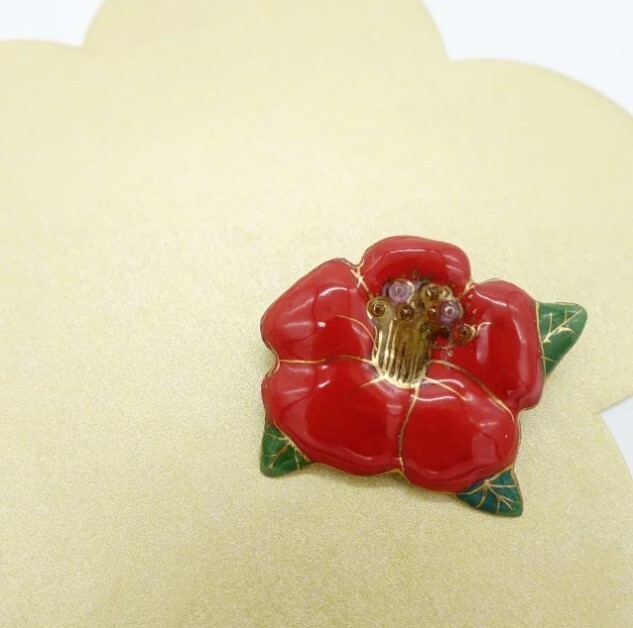 Camellia – Japanese cloisonné enamel Mini Brooch Made-to-order NEW