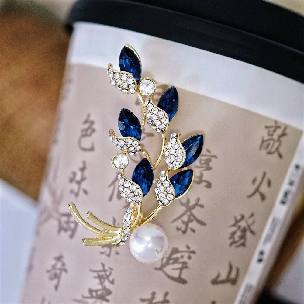 Women Vintage Blue Crystal Brooch Fashion Plant Flower Brooches Rhinestone Pins