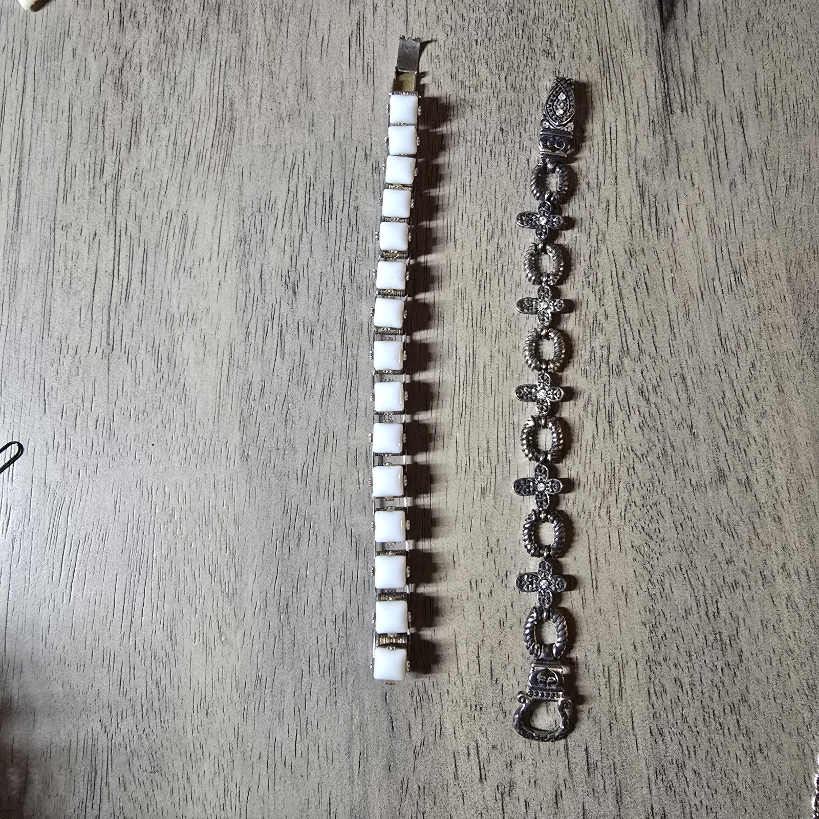 VINTAGE ASSORTED JEWELRY LOT / 17 Pieces