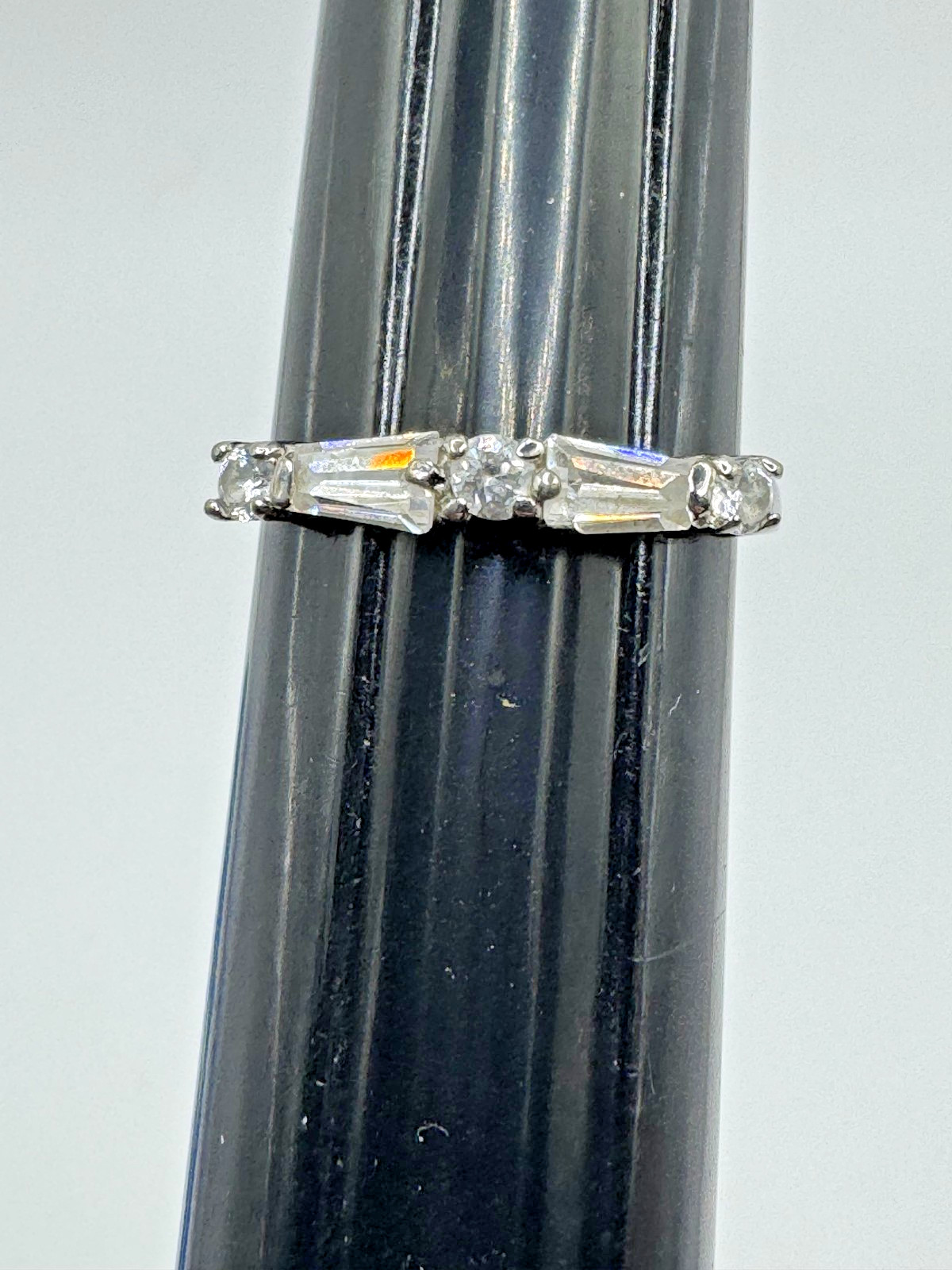 STERLING SILVER 925 RING SIZE 6.25 ROUND CENTER W/ BAGUETTE ACCENTS CLEAR STONES