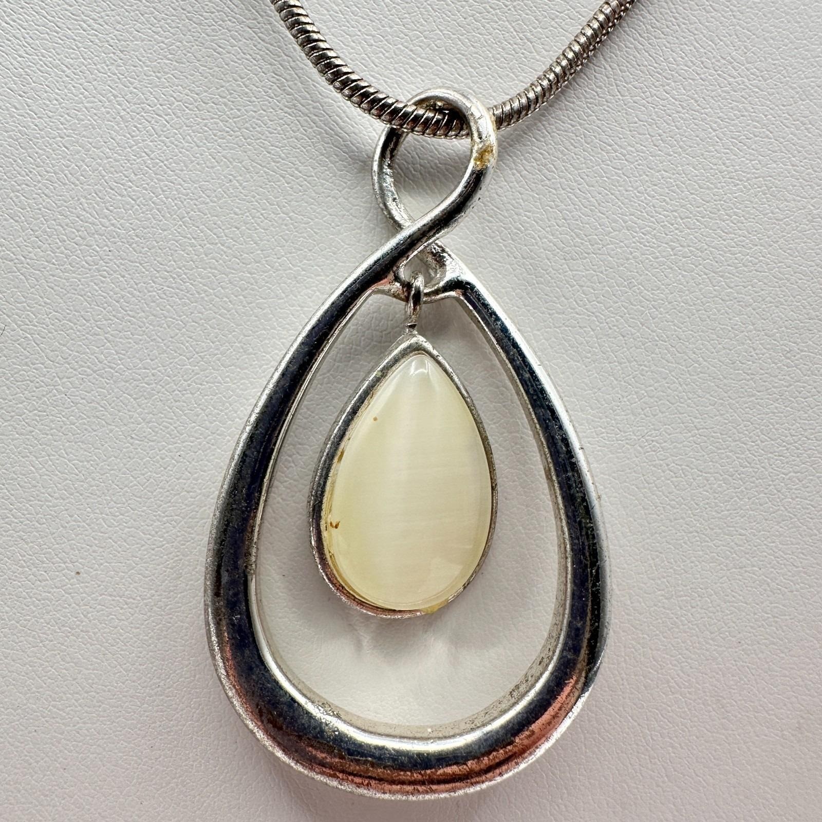 Vintage 90s Teardrop Pendant Necklace Silver Tone Snake Chain Women’s Jewelry