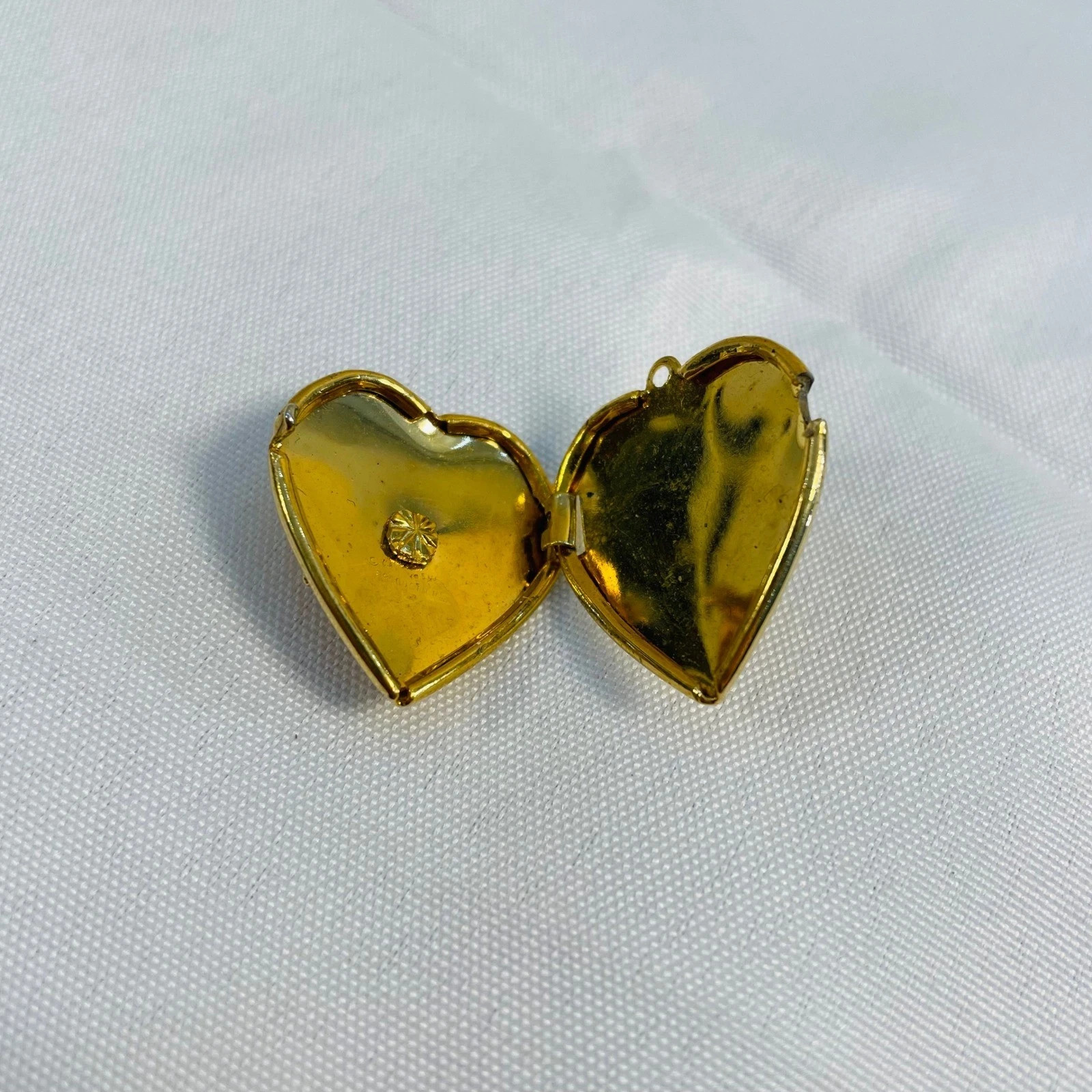 Vintage Disneyland Sleeping Beauty Castle Heart Locket Gold Tone Pendant