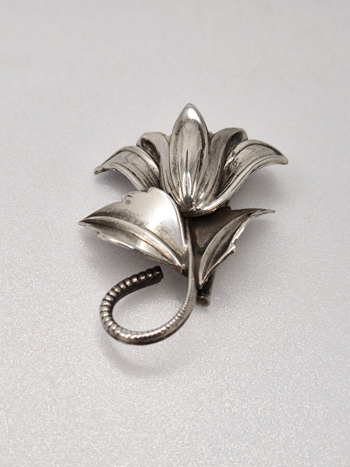 Vintage silver brooch floral motiv