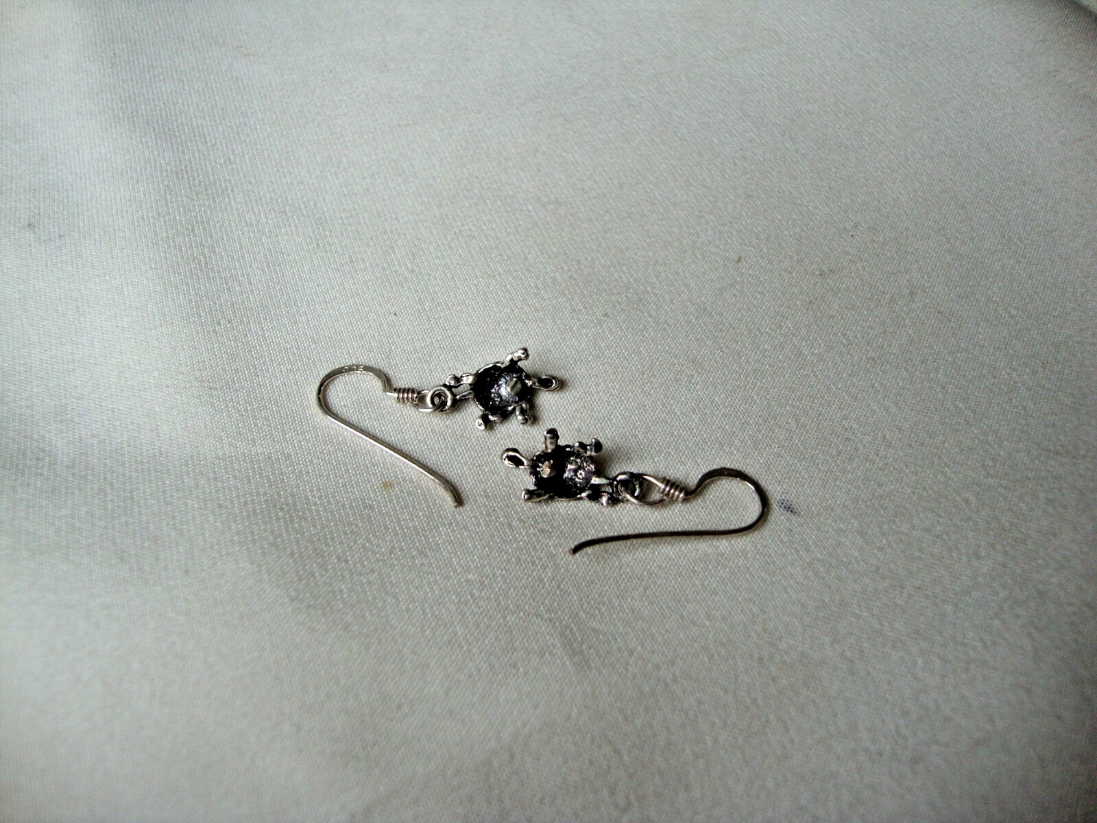 VINTAGE TINY TORTOISE STERLING SILVER STAMPED 925 DANGLE/DROP HOOK EARRINGS