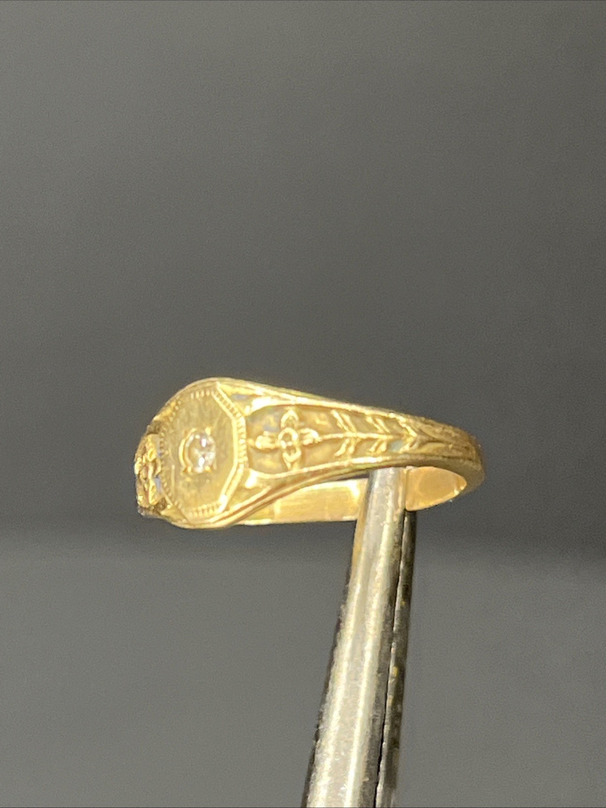 Vintage 10K Yellow Gold Petite Signet Ring Diamond Center 1.19 Grams Size 2