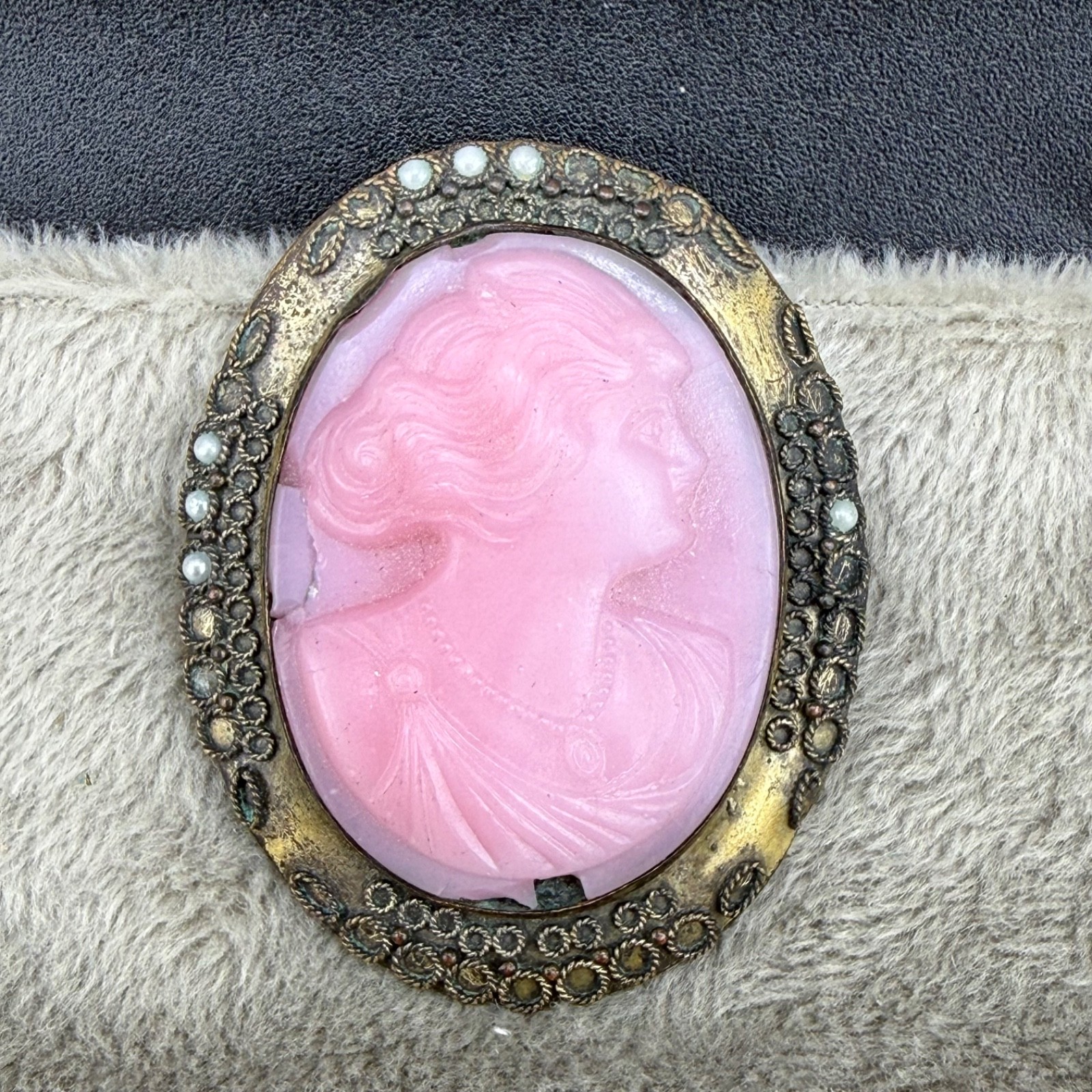 Vintage Cameo Brooch Gold Tone Pink READ