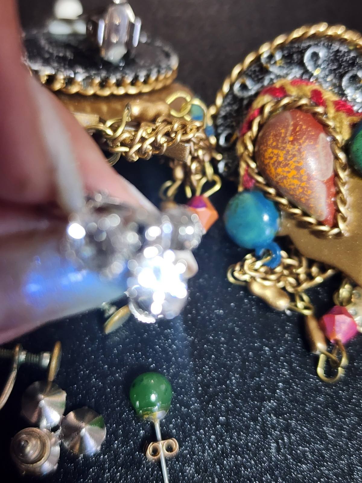 Vintage jewelry set of 21 in vintage purse