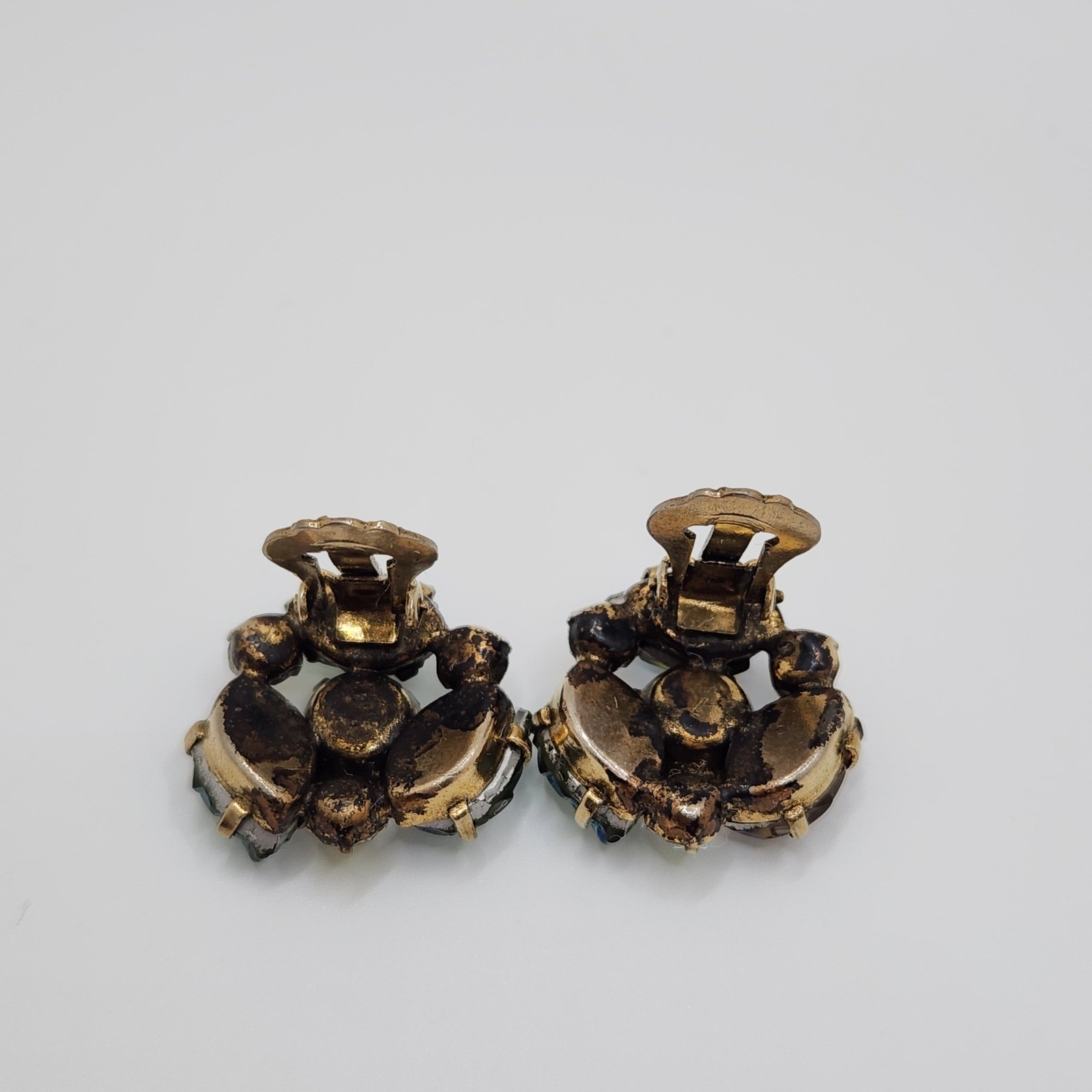 Vintage Regency Unsigned Green Rhinestone AB Molded Glass Leaf Clip On Earrings