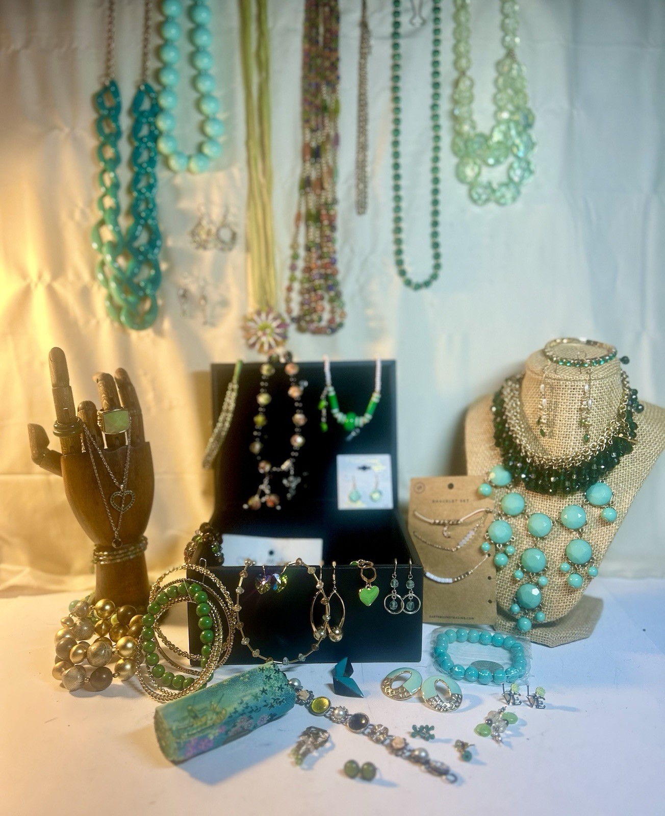 ☘️GREEN☘️Themed Lot-VTG to Mod Estate Jewelry Box 80+ Pieces/2.5+lbs